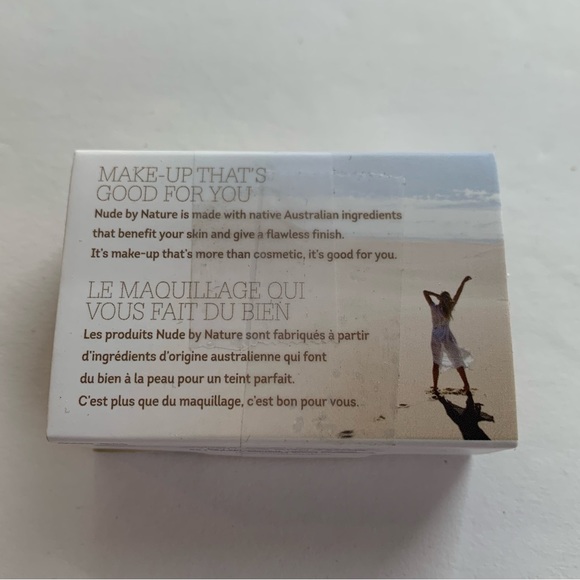 Nude By Nature travel size translucent Loose Finishing Powder 04 Banana 1.5g - Picture 3 of 8